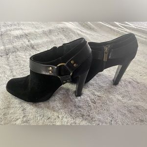 Jessica Simpson Size 8M Black Velvet Ankle Booties